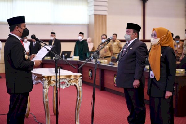 Lantik 2 Pejabat Eselon II Hasil Lelang, Gubernur Sulsel Ingatkan Integritas dan Amanah