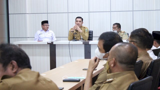 Sekda Takalar H. Muh. Hasbi, S.Stp, M.Ap dalam rapat pemantapan persiapan MTQ.