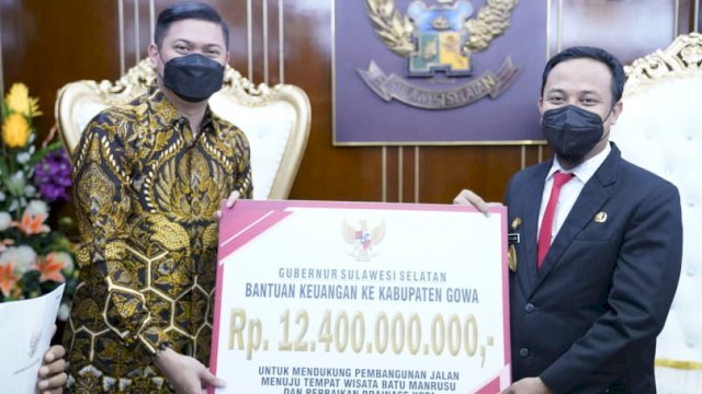 Upaya Pemulihan Sektor Pariwisata dan Ekonomi, Gubernur Andi Sudirman Serahkan Rp 12,4 Bantuan Keuangan untuk Gowa