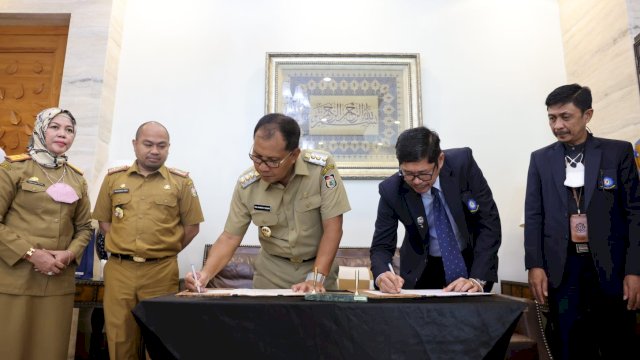 Wali Kota Danny Teken MoU Bersama Politeknik Pariwisata.