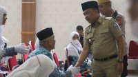 Lepas Jemaah Calon Haji asal Bantaeng, Ilham Azikin Minta Jaga Nama Baik Daerah