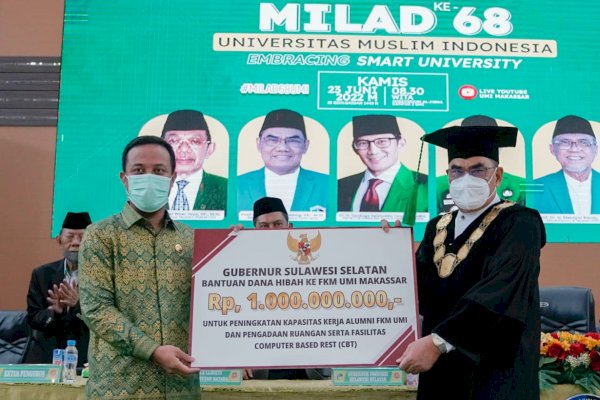 68 Tahun UMI, Gubernur Andi Sudirman Serahkan Bantuan Hibah Senilai Rp 1 Milliar