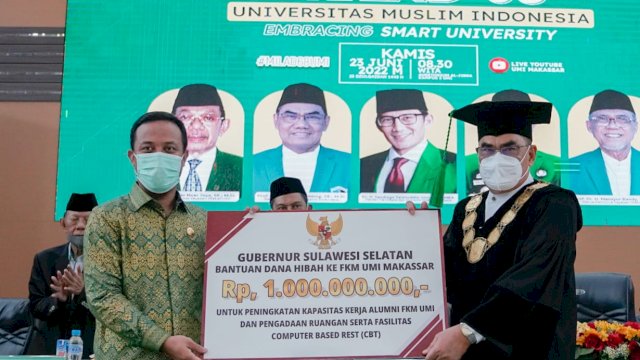 68 Tahun UMI, Gubernur Andi Sudirman Serahkan Bantuan Hibah Senilai Rp 1 Milliar