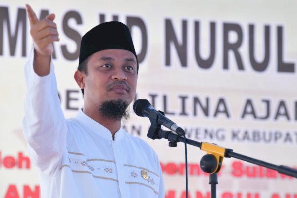 Tingkatkan UMKM di Sulsel, Gubernur Andi Sudirman dapat Penghargaan “Merdeka Award”