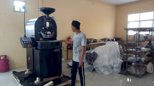 Dukung Peningkatan Kualitas Produki Kopi, Gubernur Sulsel Salurkan Mesin Pengolahan Kopi untuk IKM di Luwu