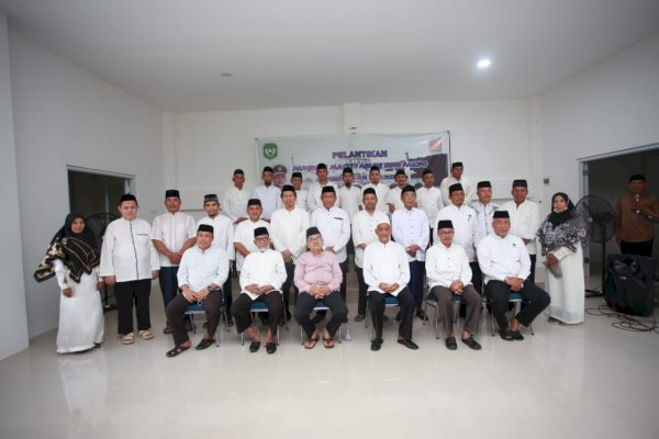 Walikota Judas Lantik Pengurus Masjid Agung Luwu Palopo