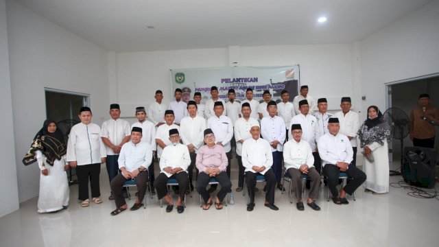 Walikota Judas Lantik Pengurus Masjid Agung Luwu Palopo