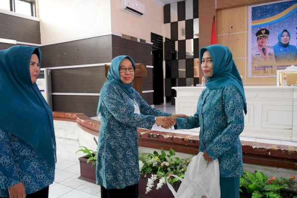 Ketua TP PKK Palopo Utia Sari Judas Sosialisasi Pemanfaatan Tanah Pekarangan