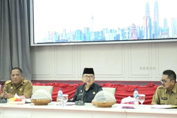 Pimpin Rapat Monev, Walikota Judas Minta Sekda Palopo Bentuk Tim untuk Evaluasi Kinerja OPD