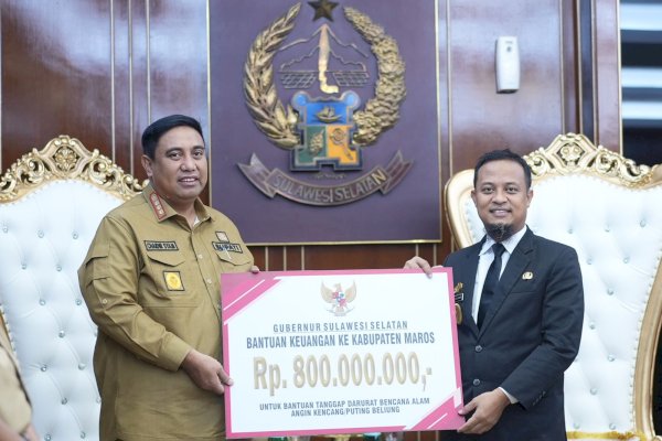 Bencana Angin Puting Beliung Maros, Gubernur Andi Sudirman Serahkan Bantuan Tanggap Darurat Senilai Rp800 Juta