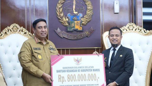 Bencana Angin Puting Beliung Maros, Gubernur Andi Sudirman Serahkan Bantuan Tanggap Darurat Senilai Rp800 Juta