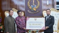 Gubernur Sulsel Serahkan Hibah Rp 650 Juta ke Unismuh, untuk Teropong Hilal dan Observatorium