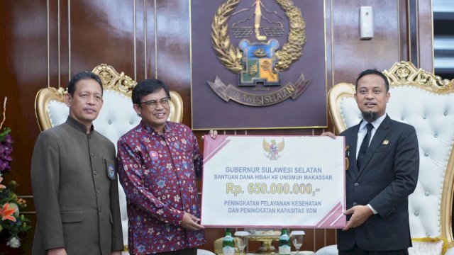 Gubernur Sulsel Serahkan Hibah Rp 650 Juta ke Unismuh, untuk Teropong Hilal dan Observatorium