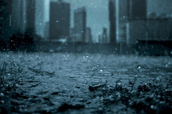 BMKG: 26 Provinsi Berpotensi Hujan Lebat Disertai Kilat