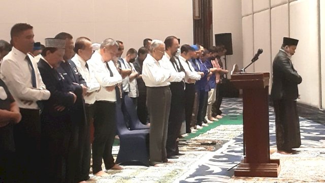 Mahathir Mohamad Shalat Jumat di NasDem Tower.(F-IST)