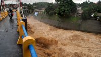 Waspada Kali Ciliwung Meluap, Puluhan RT di Jakarta Terendam Banjir