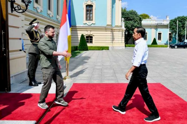 Tiba di Istana Maryinsky, Jokowi Disambut Presiden Ukraina Zelenskyy