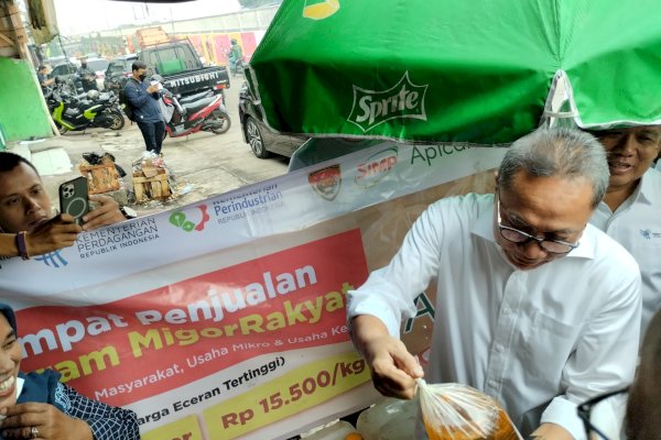 Mendag Luncurkan Minyak Goreng Curah Kemasan Rp 14.000