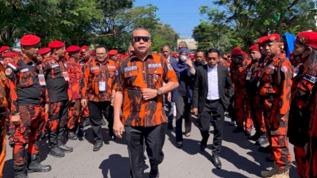 Wakil Ketua Umum Majelis Pimpinan Nasional (MPN) Pemuda Pancasila, Ahmad Ali saat tiba di arena Muswil Pemuda Pancasila Sulsel.
