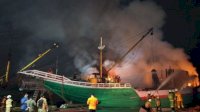 2 Kapal Kargo Terbakar di Pelabuhan Rakyat Kalimas Surabaya, Diduga dari Kamar ABK