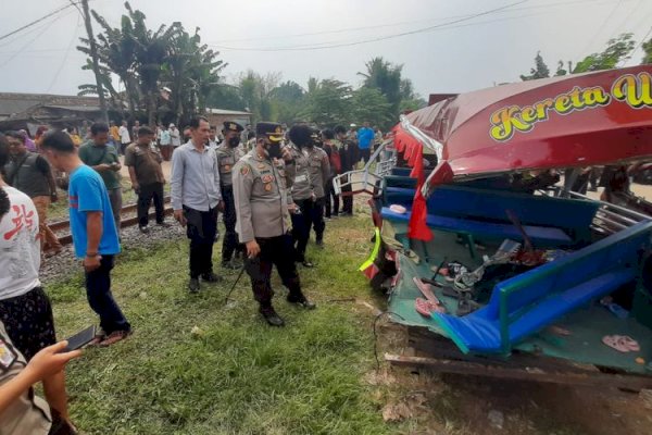 9 Penumpang Odong-Odong Tewas setelah Ditabrak Kereta di Serang