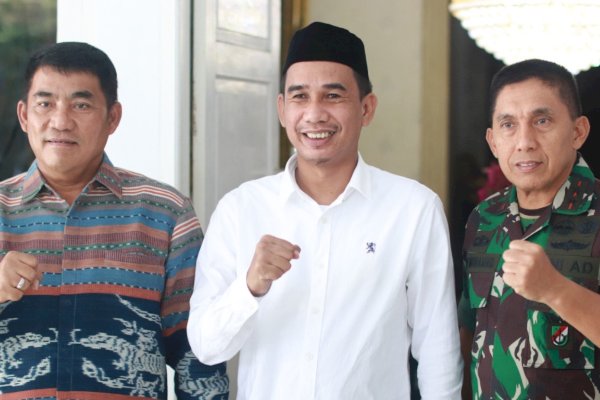 Orang Dekat Prabowo Bareng Pangdam Hasanuddin Datangi Rujab Rudianto Lallo, Makan Siang dan Saling Puji