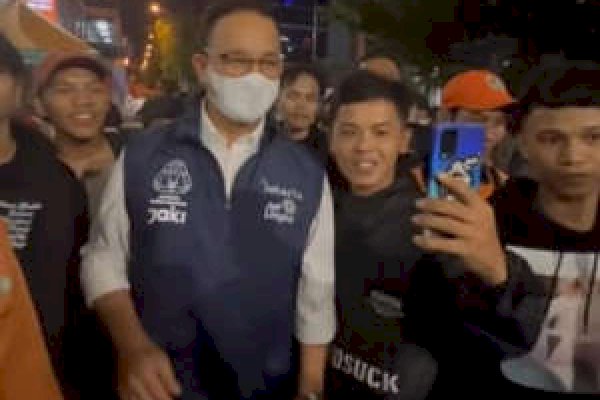 Anies Baswedan ke Dukuh Atas Sambangi “Citayam Fashion Week”, Jadi Rebutan Swafoto