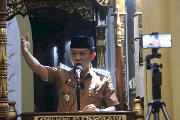 Camat Alamsyah Lanjutkan Safari Ramadhan, Kali Ini di Masjid Al Muhklis Lembo Tallo
