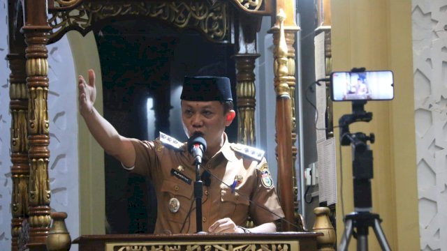 Camat Alamsyah Lanjutkan Safari Ramadhan, Kali Ini di Masjid Al Muhklis Lembo Tallo