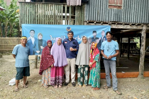 Tim Jumat Berkah Partai Nasdem Barru Sambangi Warga Lompo Tengah