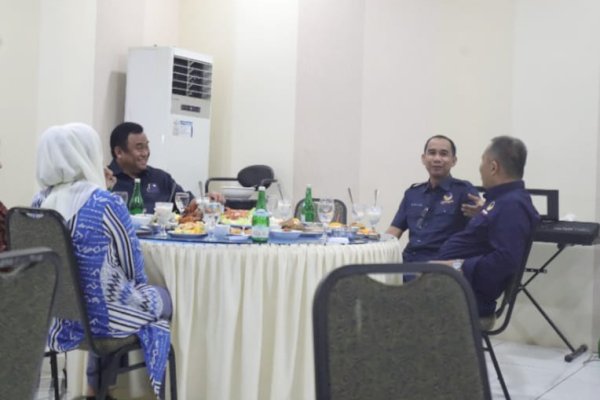 Ditemani Kader NasDem, Wakil Ketua DPR RI Rachmat Gobel Makan Malam di Rujab Ketua DPRD Makassar Rudianto Lallo