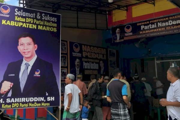 Usai Shalat Jumat, Nasdem Maros Ajak Masyarakat Makan Siang di Kantor DPD