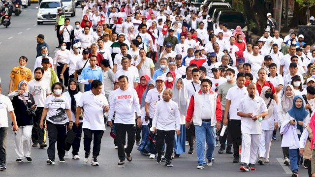 Usai Cuti Ibadah Haji, Gubernur Andi Sudirman Berolahraga 10 Ribu Langkah Bersama Keluarga Pegawai Pemprov Sulsel