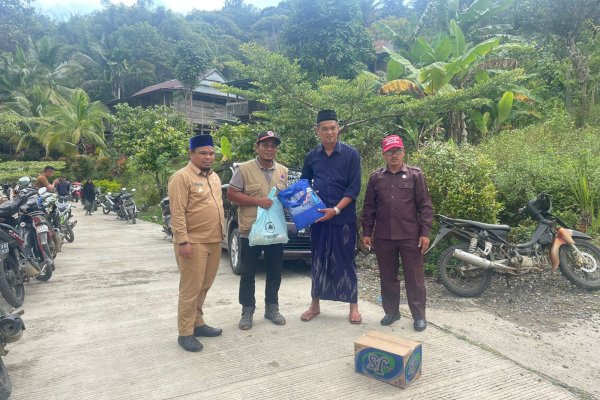 Gubernur Andi Sudirman Salurkan Bantuan untuk korban Pohon Tumbang di Enrekang