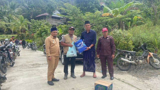 Gubernur Andi Sudirman Salurkan Bantuan untuk korban Pohon Tumbang di Enrekang