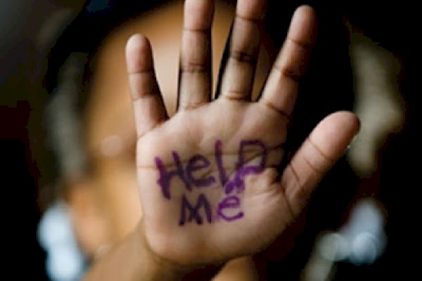 Modus Usir Makhluk Halus, Direktur PDAM Cabuli Siswi SMA di Kolam Renang hingga Mobil Ibu Korban