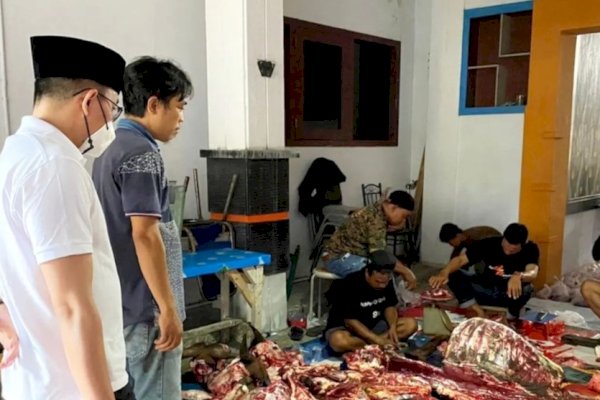 Momentum Idul Adha, Bapenda Makassar Kurban Delapan Ekor Sapi untuk Berbagi ke Masyarakat