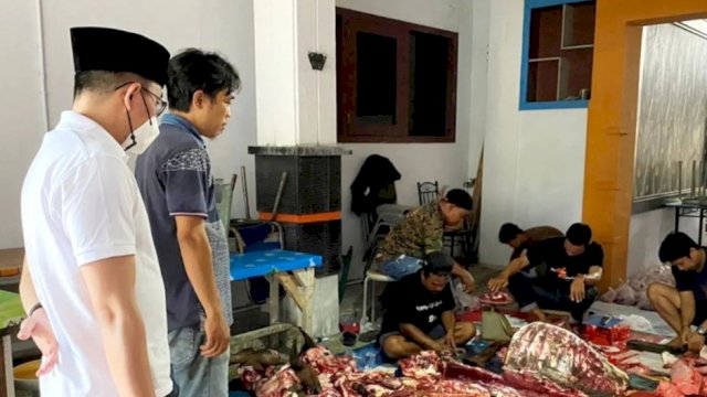 Momentum Idul Adha, Bapenda Makassar Kurban Delapan Ekor Sapi untuk Berbagi ke Masyarakat