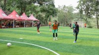 Jalin Silaturahmi, Danny Pomanto Main Futsal Bareng Anggota DPRD Makassar