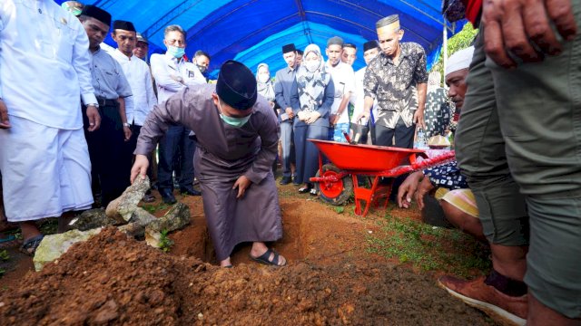 Pembangunan Masjid Hajar Aswad Ulu Batu Pangkep, Bupati Yusran Ajak Warga Memakmurkannya