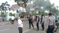 Rebutan Asrama, Belasan Mahasiswa Hipermata Baji Ateka’ Tutup Jalan Poros Takalar