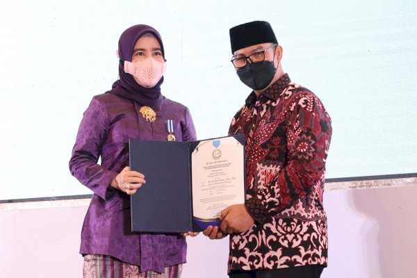 Ketua TP PKK Bantaeng Raih Penghargaan Tertinggi Keluarga Berenana Nasional