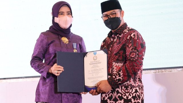 Ketua TP PKK Bantaeng Raih Penghargaan MKK.