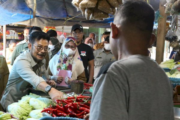 Pasca Idul Adha, Mentan SYL Sidak Stok dan Harga Pangan di Pasar Kota Makassar