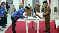 Walikota Judas Serahkan SK PNS di Lingkup Pemkot