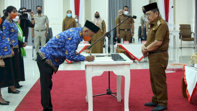 Walikota Judas Serahkan SK PNS di Lingkup Pemkot