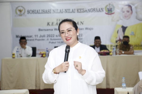 Tingkatkan Kesadaran Masyarakat, Legislator Golkar Debbie Rusdin Gelar Sosialisasi Kebangsaan Tentang Keagamaan