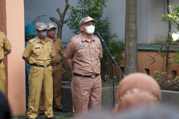 Dihadapan Laskar Pelangi, Sekcam Tamalanrea Iqbal Tegaskan Pentingnya Kedisiplinan