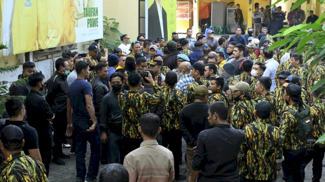 Dua Kubu Golkar Sulsel Adu Mulut Hingga Saling Dorong di Kantor DPD I.