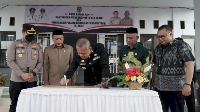 Resmikan BLK, Bupati Basmin Mattayang Minta Disnakertrans Bangkitkan Spirit dan Tingkatkan Skill Masyarakat Luwu